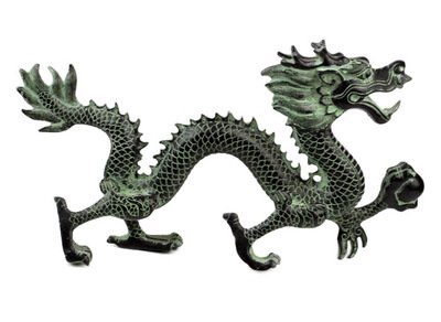 2000年属龙8月份出生的人风水吉利方位是什么？