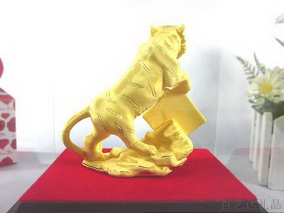 这四大生肖对付突如其来的事情的选择|穆六垚|